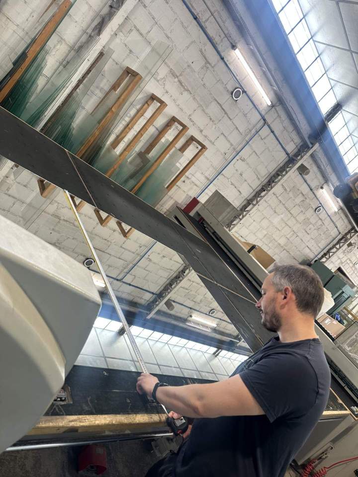 Nous garantissons des finitions parfaites, quelles que soient la forme et les dimensions des miroirs que vous commandez.